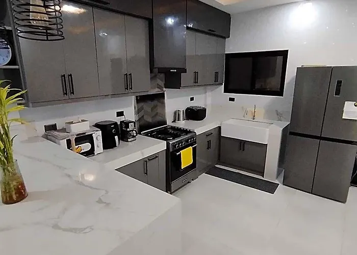 House Near Aiport/malls