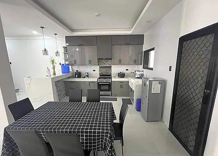 ホテル House Near Aiport/malls