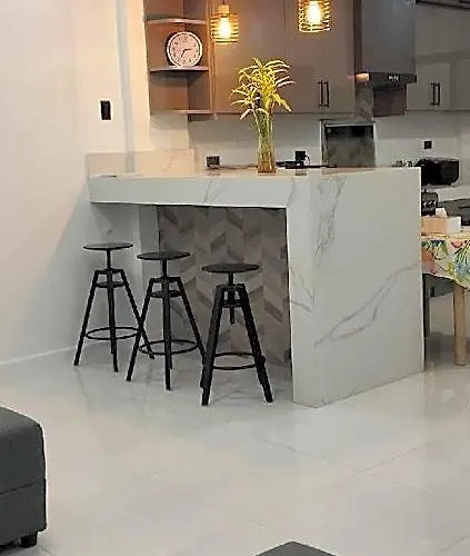 House Near Aiport/malls 3*