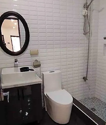 House Near Aiport/malls ホテル マニラ市